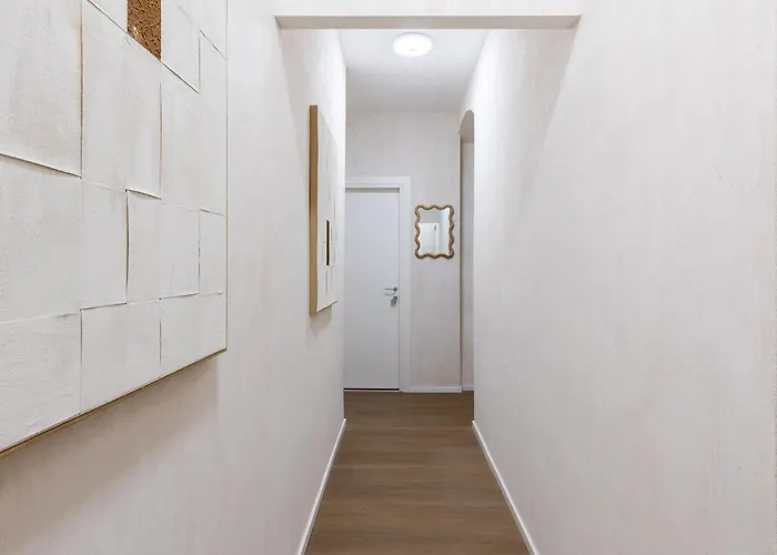 Apartment 221 District, Al Colosseo *